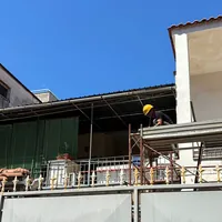 Castellammare, demolito un manufatto abusivo in pieno centro: scattano gli abbattimenti