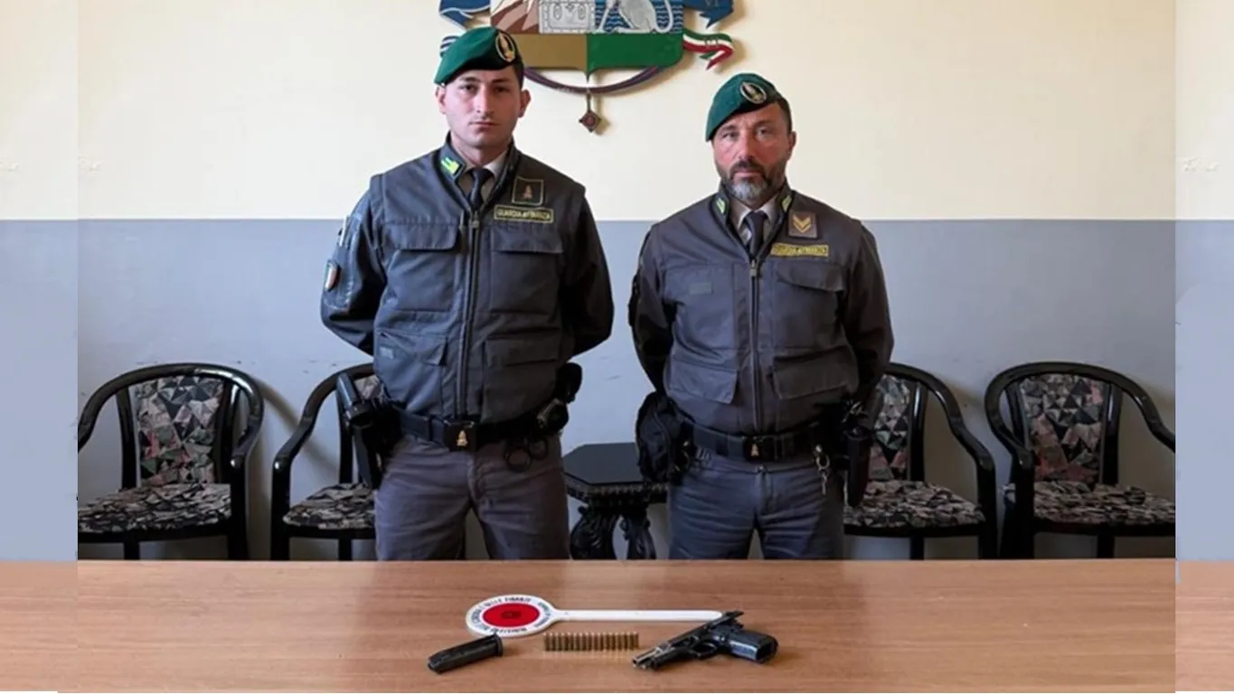 Caivano, aveva una pistola nascosta nel marsupio: arrestato dai finanzieri