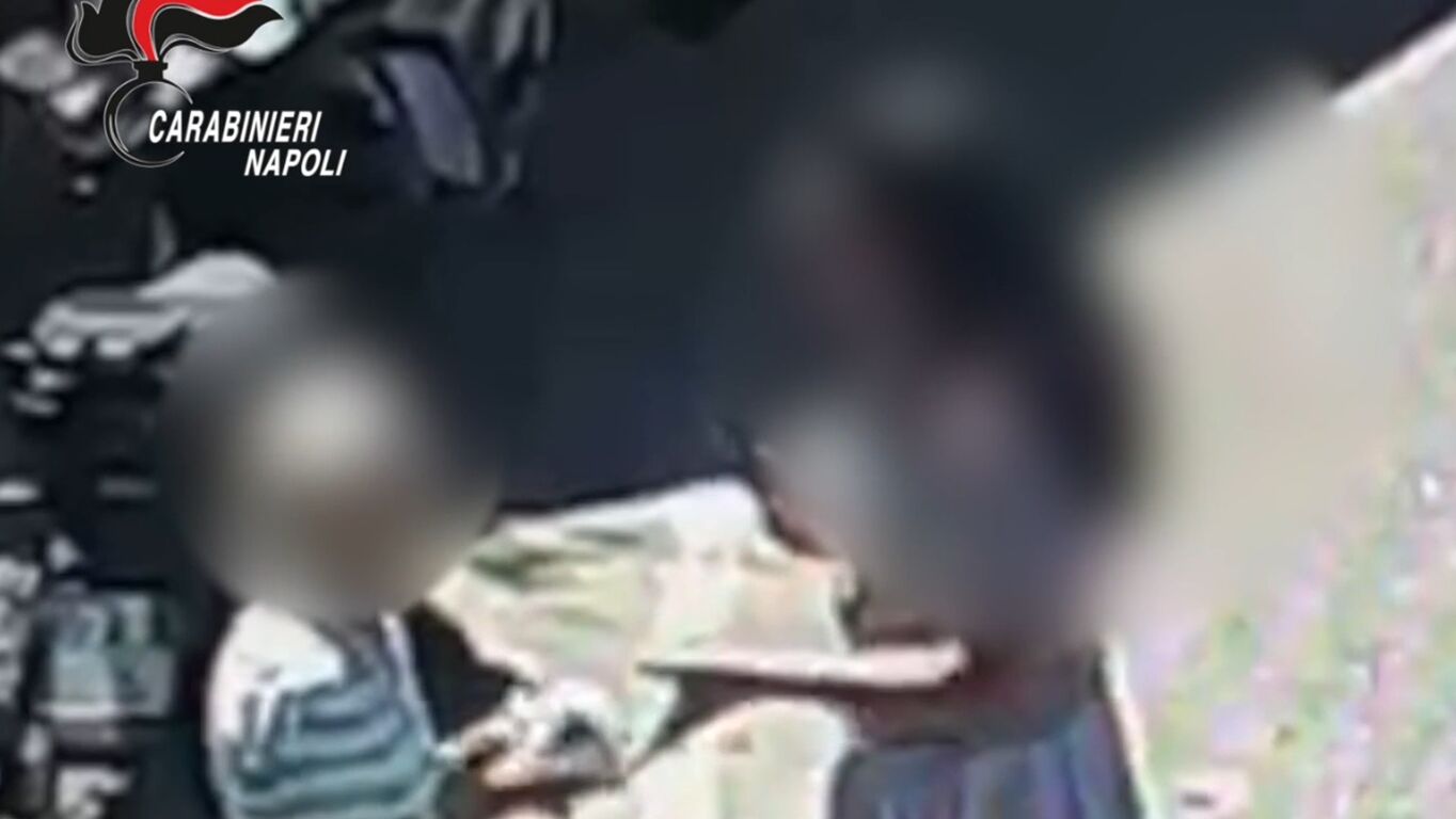 Finto arresto del figlio: 86enne derubata di denaro e gioielli, due arresti