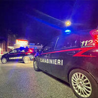 Ruba un'auto e fugge nei campi: 19enne arrestato dai carabinieri