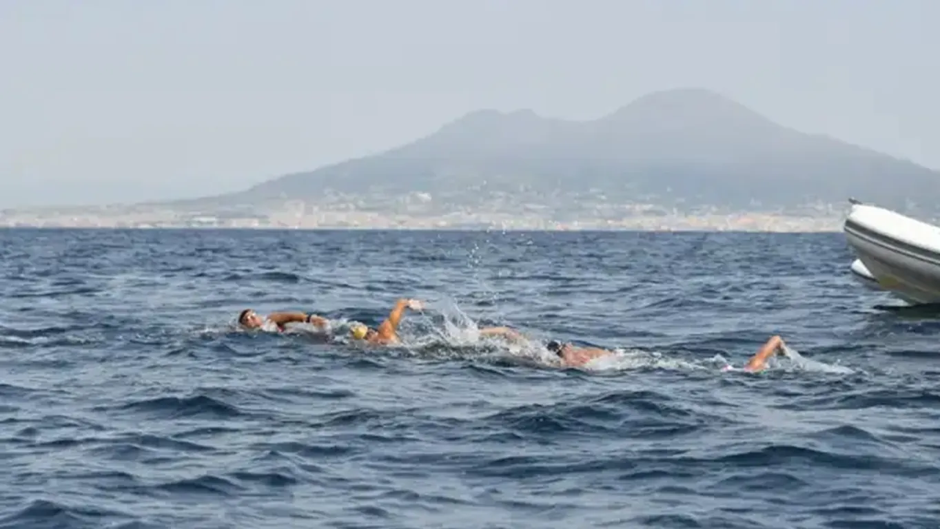 Capri-Torre del Greco, sfida internazionale in mare aperto: 25 atleti in gara