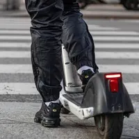 Milano, in due su monopattino si scontrano con auto: morto 19enne
