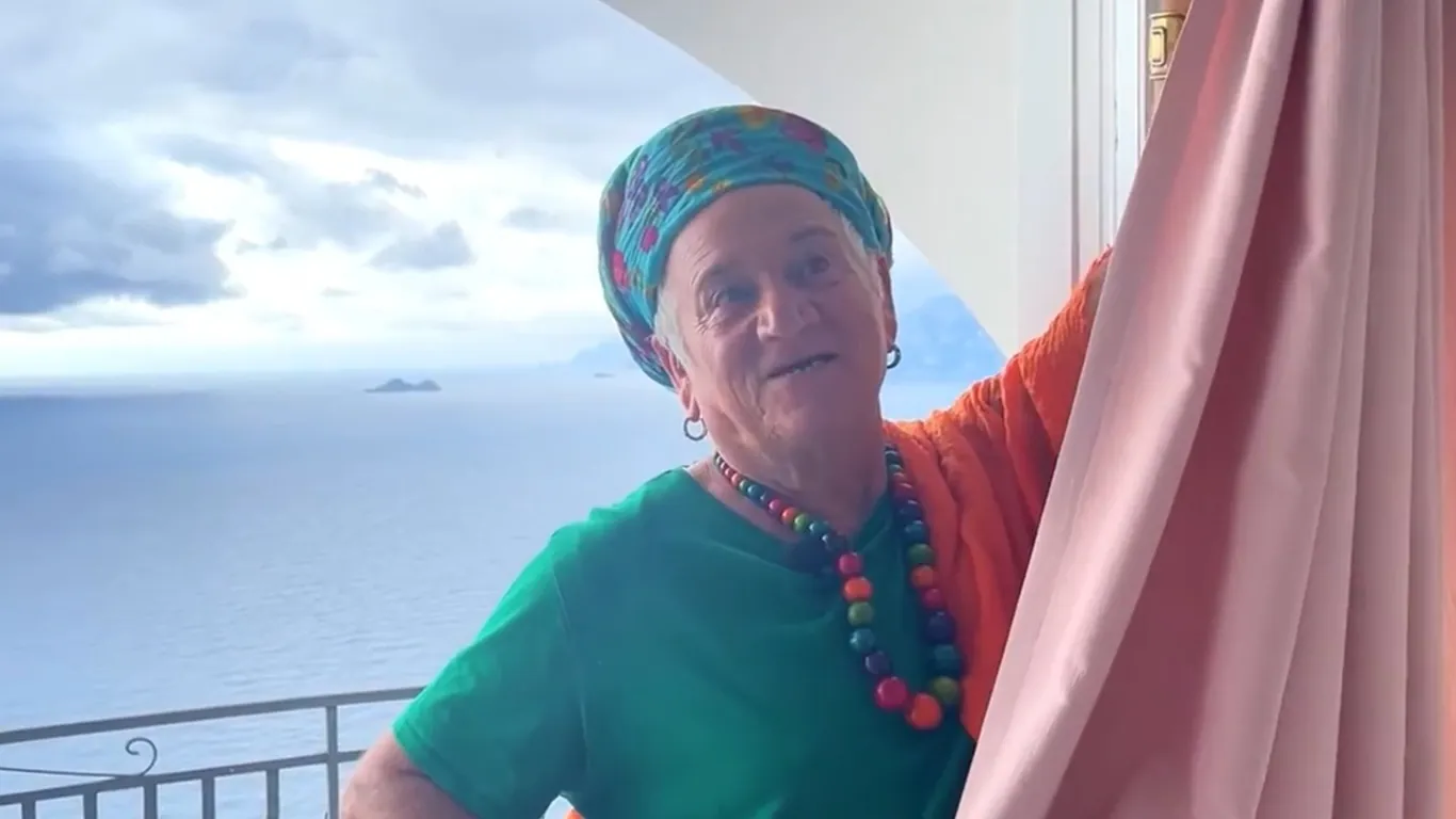 Addio a Ciro Cascina, “Ciretta”, icona del teatro queer e voce libera di Torre Annunziata