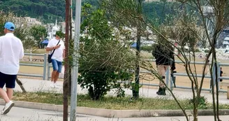 Castellammare, Villa Comunale: gira armato e col volto coperto. Era un video per TikTok