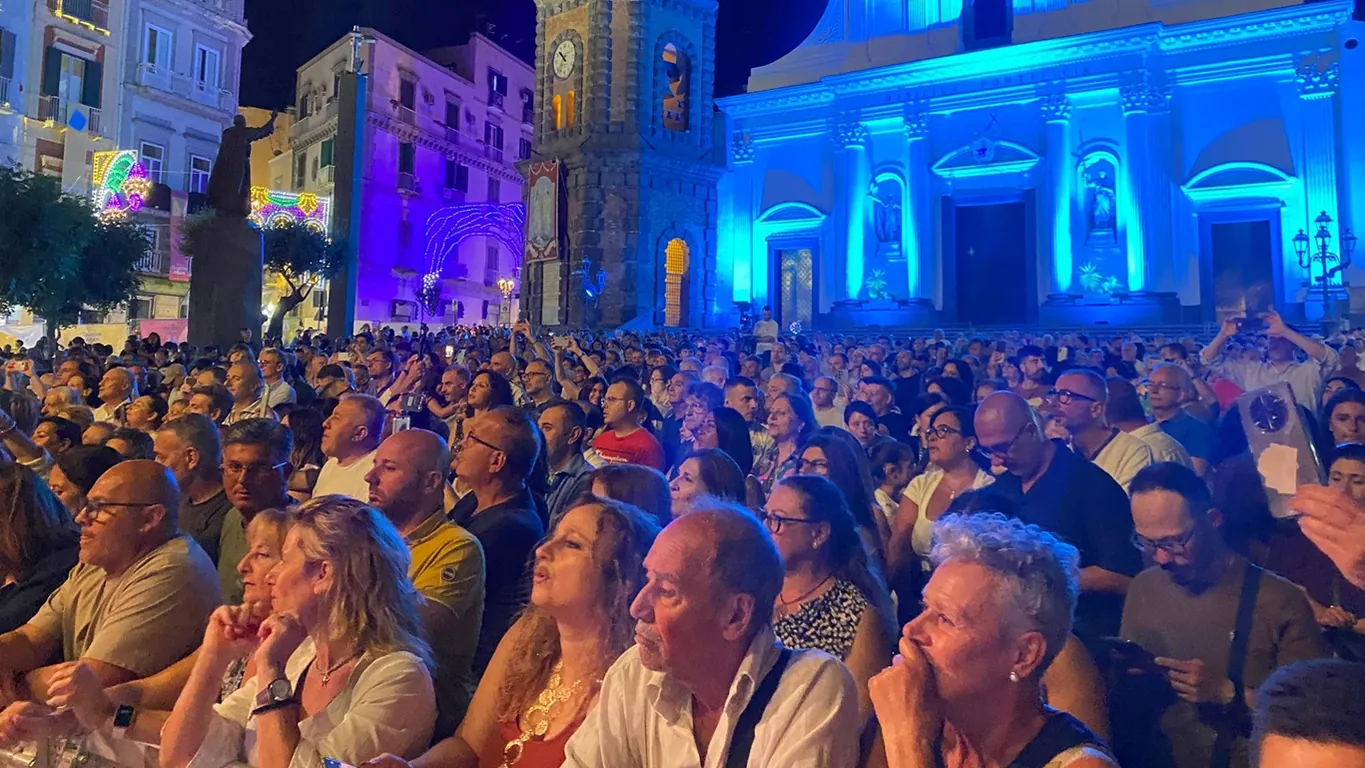 Torre del Greco, festa dei Quattro Altari: stasera Clementino in piazza Santa Croce