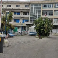 Sorrento, incendio nell'area esterna dell'ospedale: nessun danno