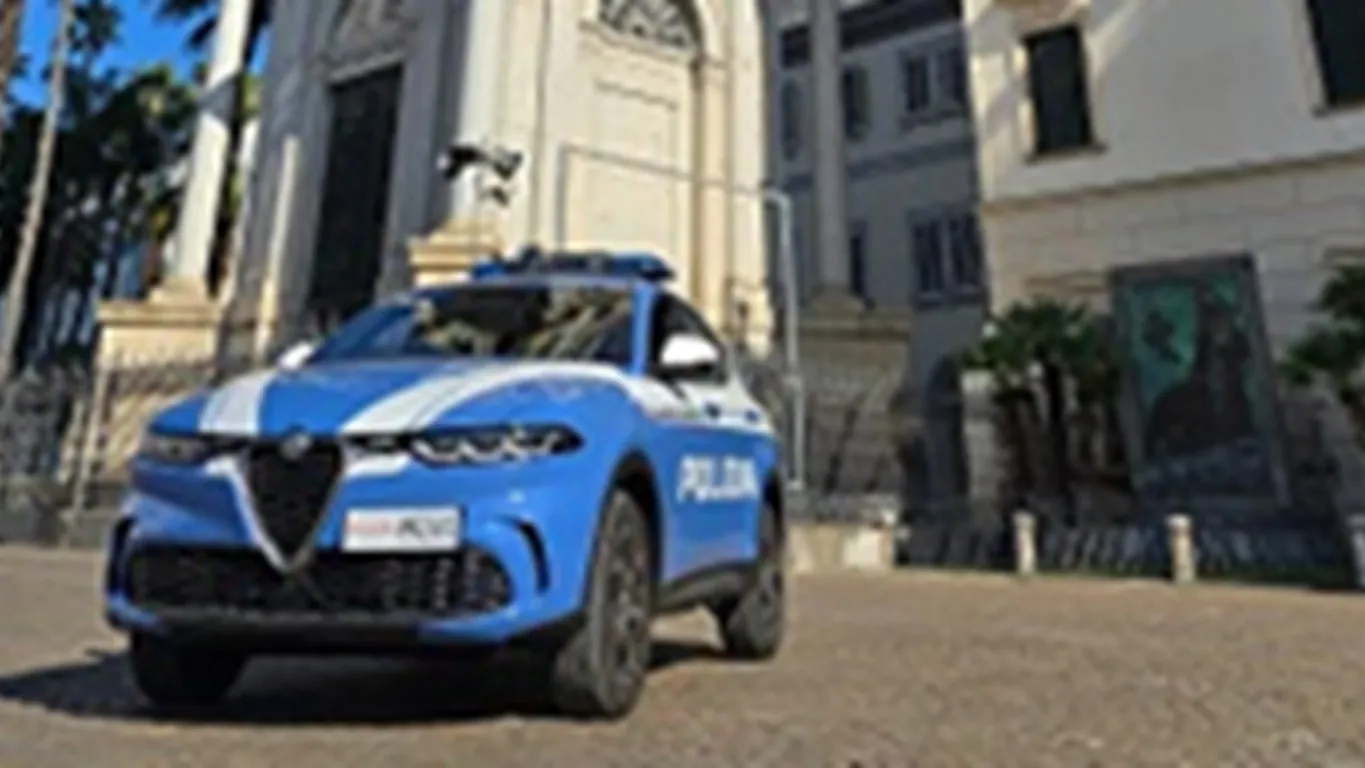 Ruba il cellulare a una turista alla stazione di Pompei: arrestato dalla Polizia