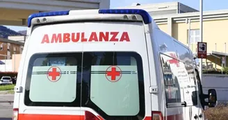 Pugno al volto davanti al suo locale: imprenditore operato d'urgenza, è in pericolo di vita