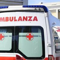 Pugno al volto davanti al suo locale: imprenditore operato d'urgenza, è in pericolo di vita