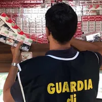 Boscoreale, finto rider trasporta 20 chili di sigarette di contrabbando: arrestato dalla GdF