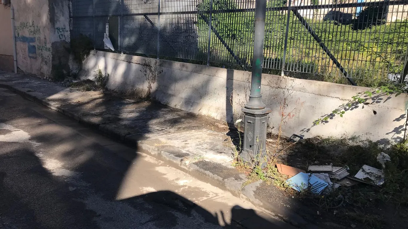 Torre Annunziata, rimossa la discarica in corso Vittorio Emanuele: ma i rifiuti tornano poche ore dopo