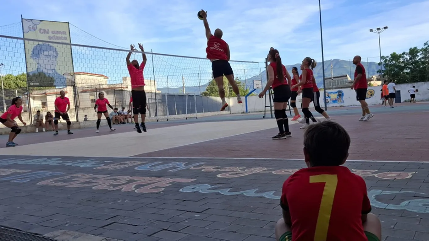 Volley, amicizia e comunità: successo a Torre Annunziata per il torneo del Forum dei Giovani