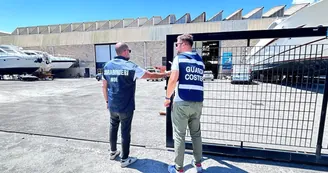Torre Annunziata, scarichi abusivi e emissioni non autorizzate: sequestrato cantiere nautico