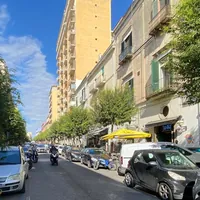 Negozi di quartiere a rischio, al via la raccolta firme per salvarli