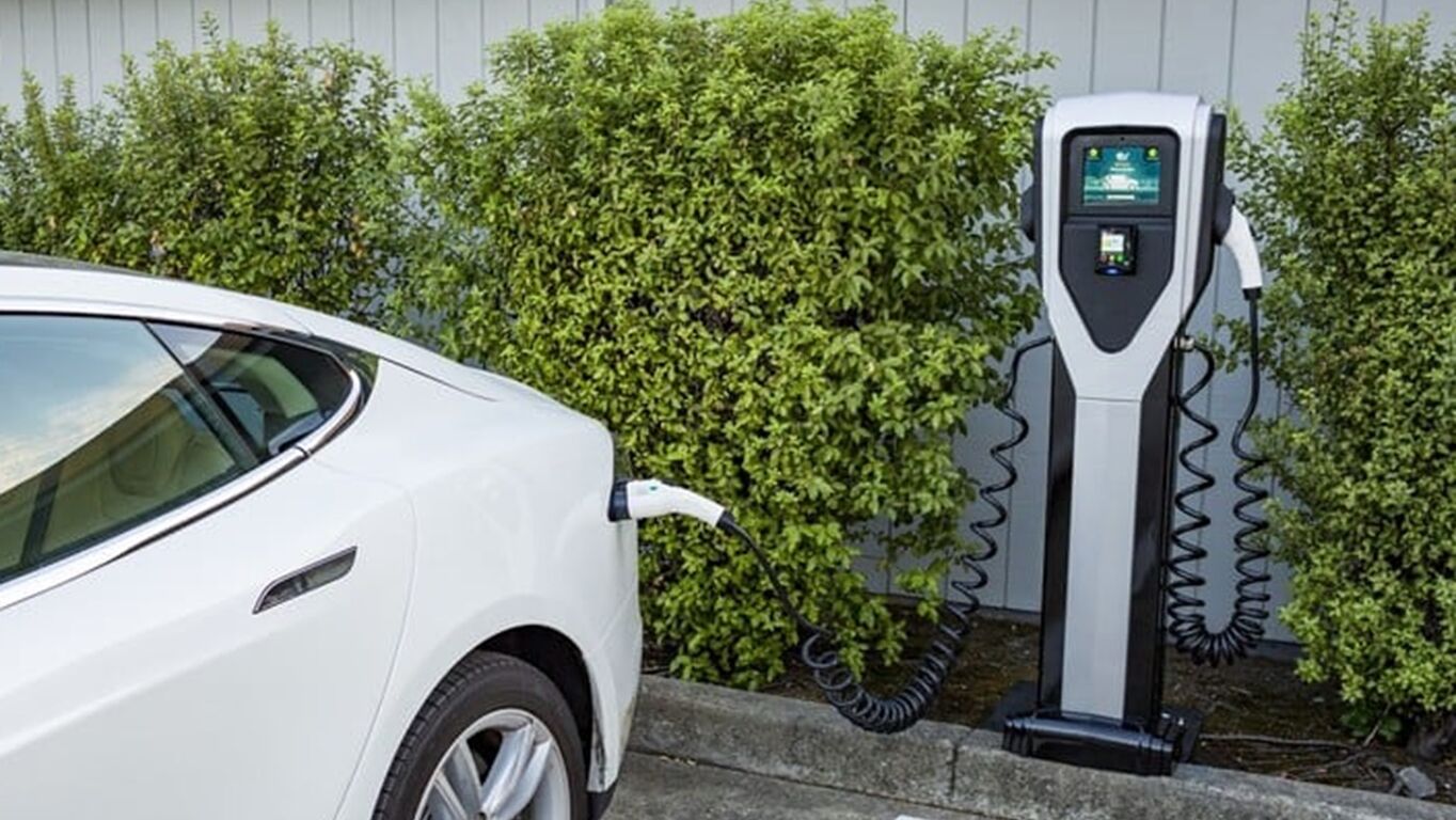 Assalto alle colonnine elettriche: i ladri puntano sull'“oro rosso” della transizione green
