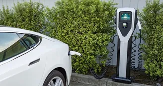 Assalto alle colonnine elettriche: i ladri puntano sull'“oro rosso” della transizione green