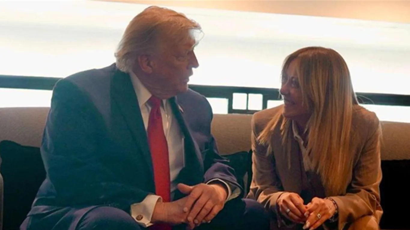 Trump: "Meloni mi ha pregato di fare una foto, mi ha fatto pena"