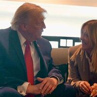 Trump: "Meloni mi ha pregato di fare una foto, mi ha fatto pena"