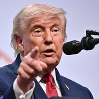 Nuovo affondo di Trump a Meloni: "Popolarità della premier bassa perchè ha abbandonato gli Stati Uniti"