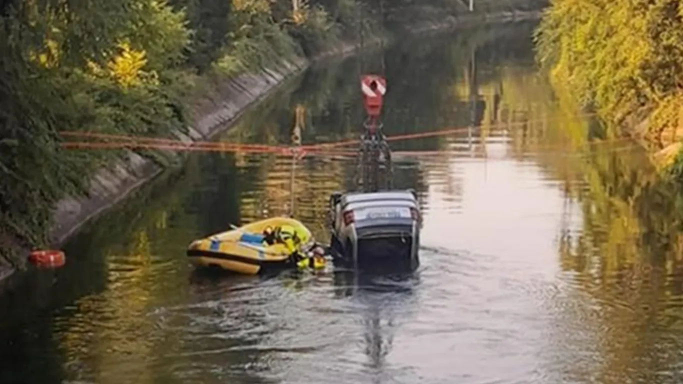 Tragedia a Senago, auto con 9 giovani a bordo finisce in un canale: tre morti
