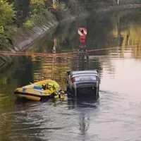 Tragedia a Senago, auto con 9 giovani a bordo finisce in un canale: tre morti