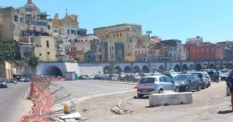 Torre Annunziata, assalto alla Darsena dei pescatori: il cantiere diventa parcheggio abusivo
