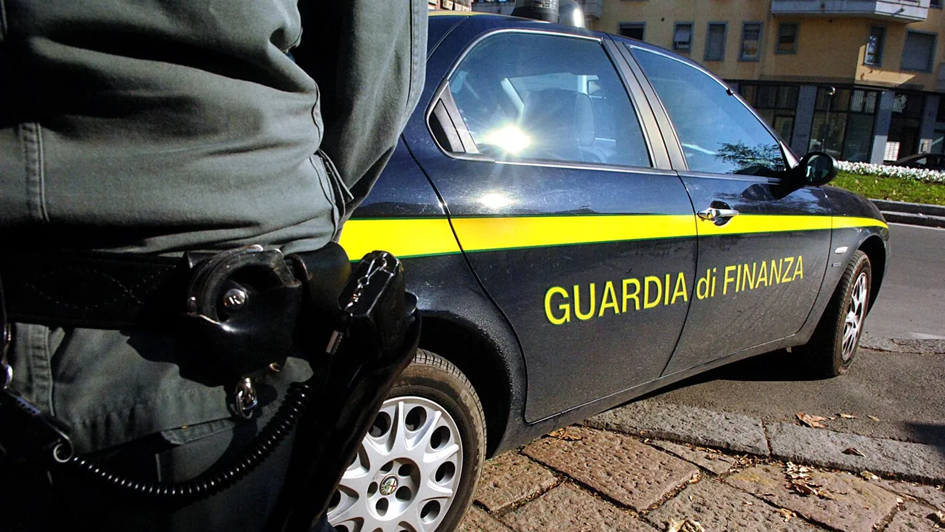 Maxi inchiesta sui diplomi facili: sotto sequestro istituto paritario, nove persone indagate