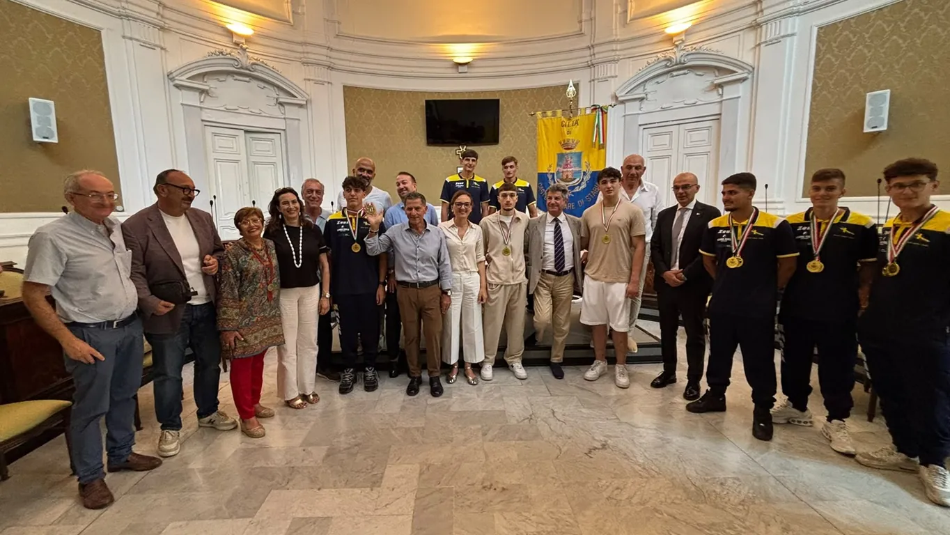Castellammare di Stabia celebra i campioni dello sport: premiati i giovani talenti del canottaggio, taekwondo e boxe