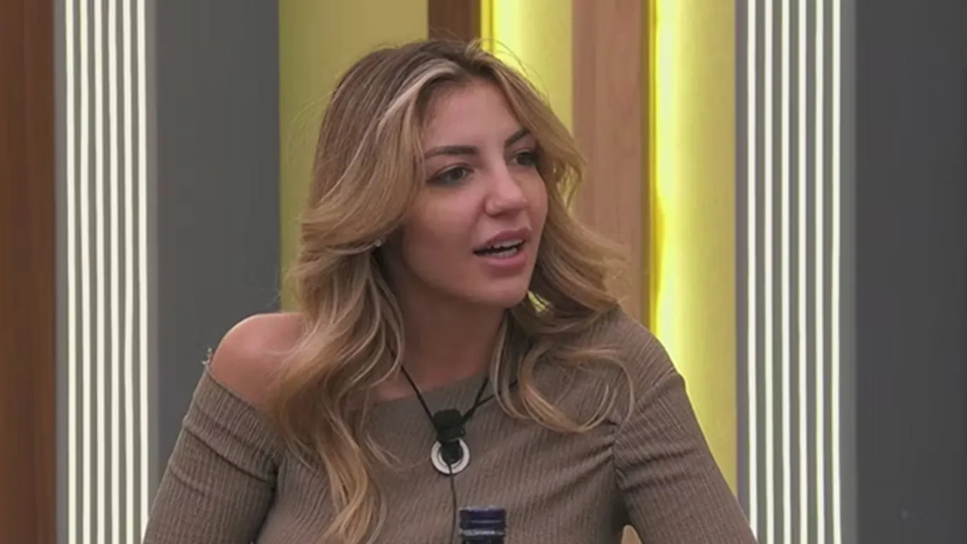 GF Vip, ex volto di Temptation Island punge Lucia Ilardo: "Qui si parla di vip!"