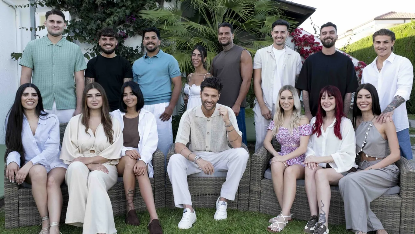 Temptation Island 2026, chi sono le 7 coppie: nomi, età, storie e motivi della partecipazione