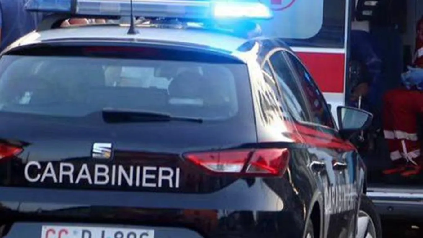 Uccide a colpi di fucile la moglie e il figlio, tragedia familiare a Camaiore