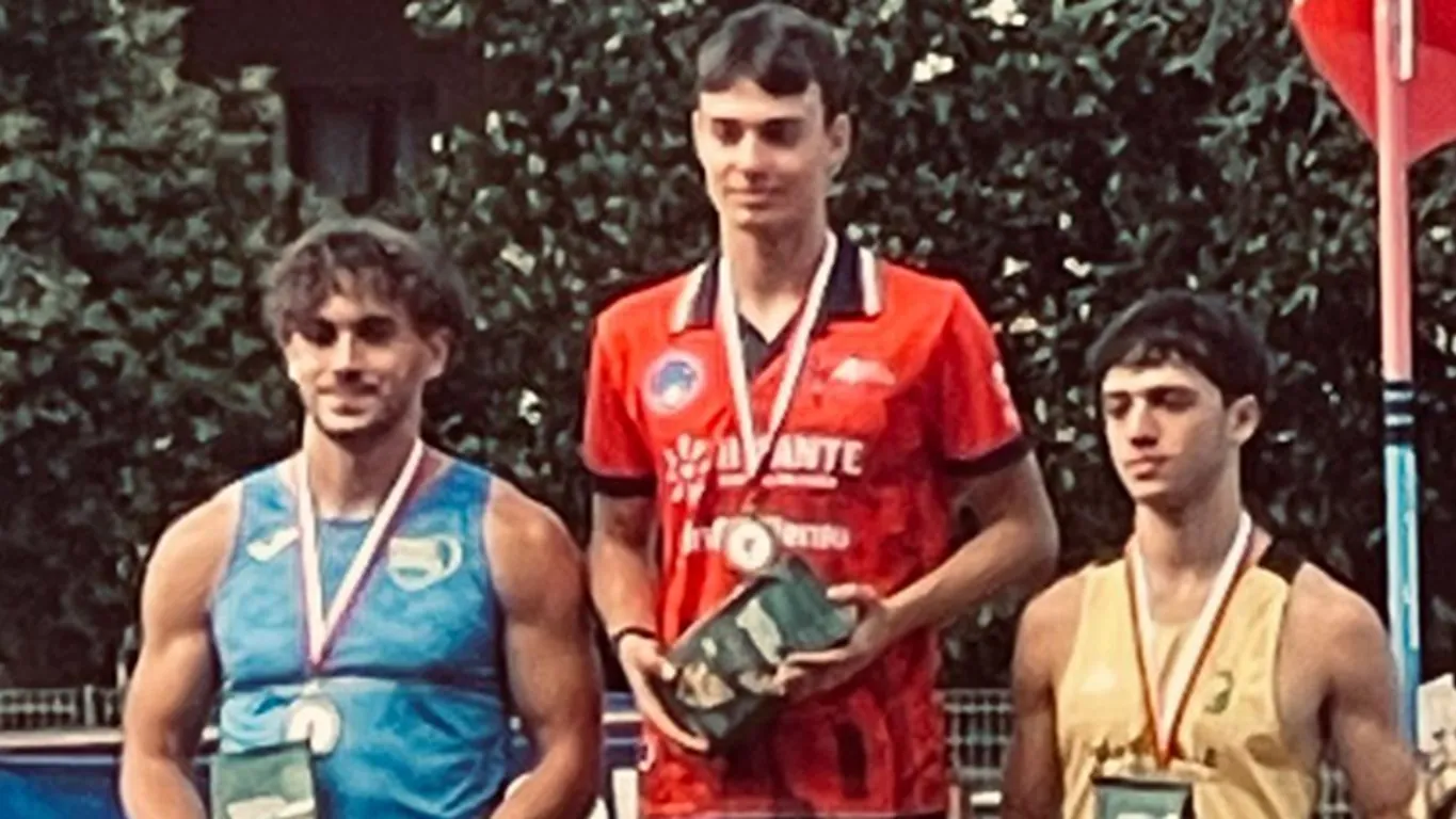 Torre Annunziata, Daniele Orlando vola nei 100 metri: a 18 anni corre in 10"38 e sogna i Mondiali