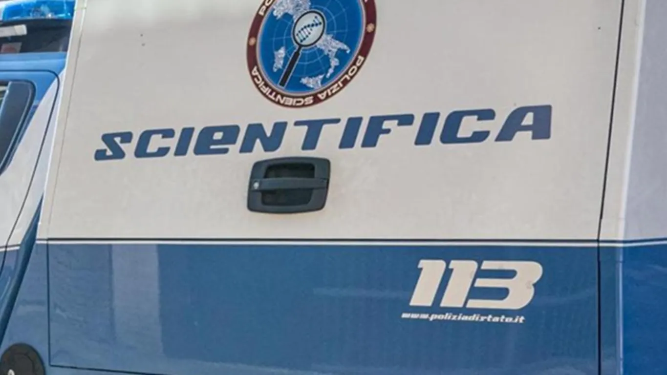 Triplice omicidio a Roma: uccisi padre, madre e figlia di 8 anni. Ferito un altro figlio