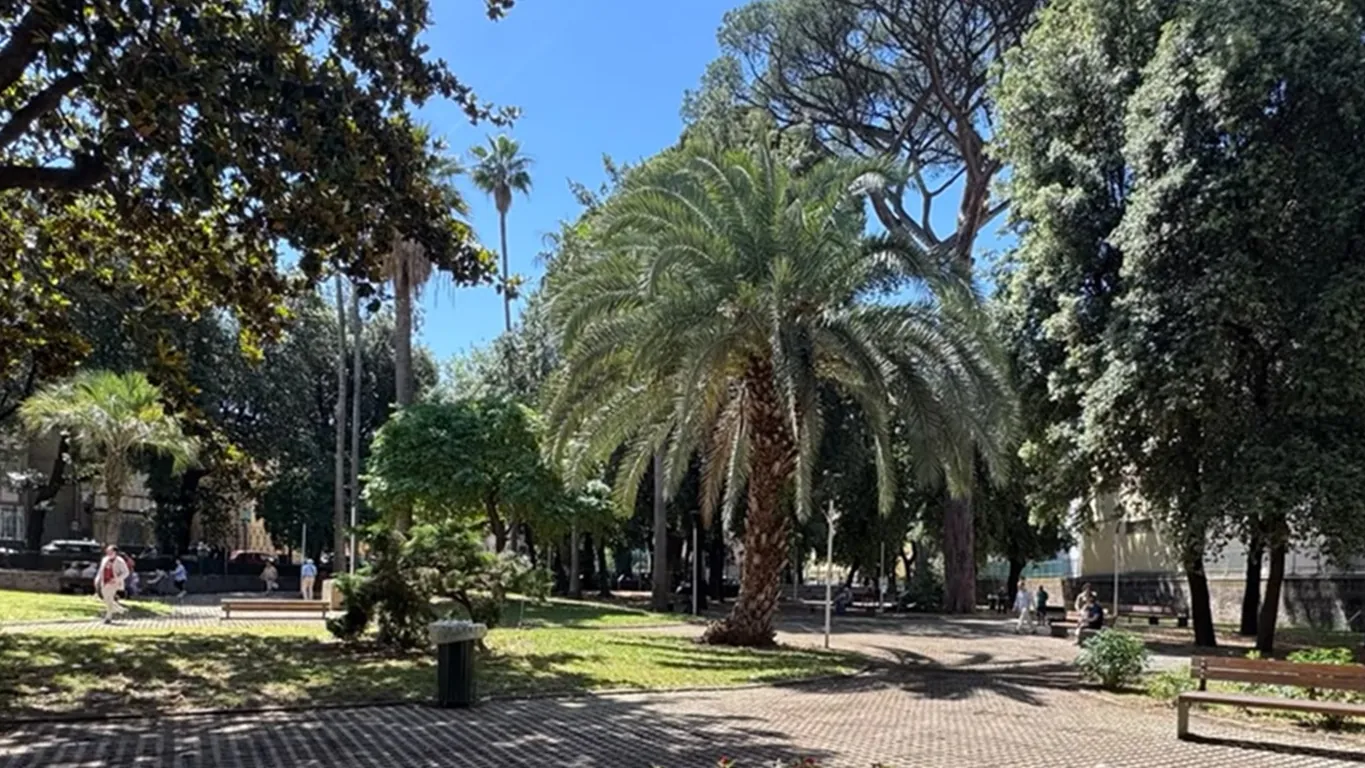 Castellammare di Stabia, caldo record: il sindaco invita a rifugiarsi tra  spiagge, verde  e Villa Gabola