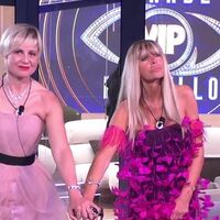 GF Vip, Alessandra Mussolini replica ad Antonella Elia dopo il defollow: "Fatti una bella doccia gelata"