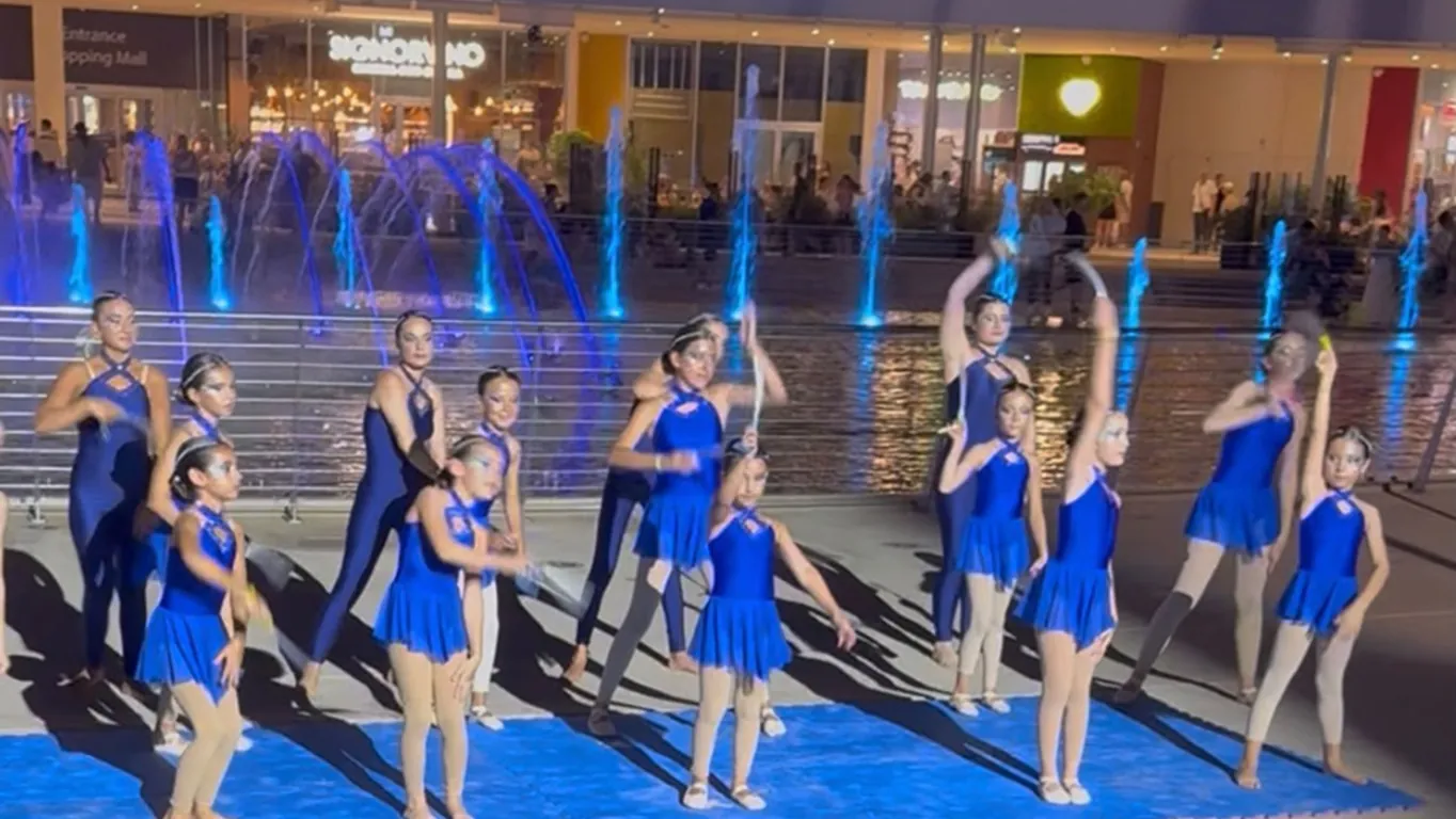 Torre Annunziata, oltre 2mila spettatori incantati dalla danza aerea al MaxiMall Pompeii