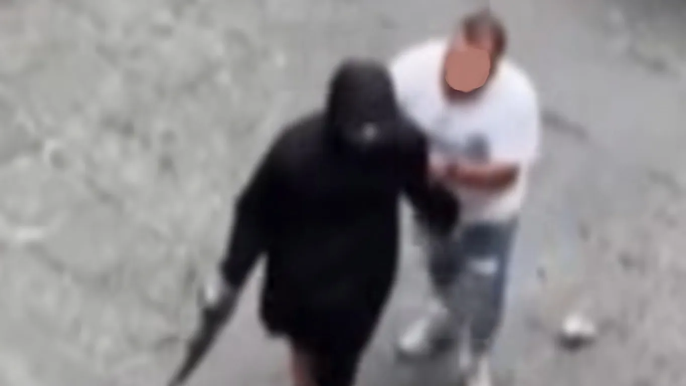 Sparatoria a Montesanto, tre fermi dopo la rissa: sequestrato un Kalashnikov tra la folla
