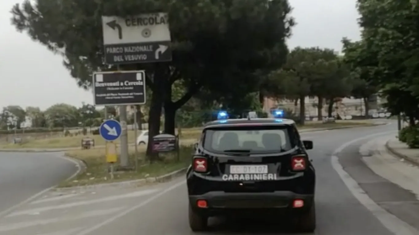 Volla, fugge all'alt dei Carabinieri con una pistola rubata: minorenne finisce a Nisida