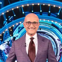 Alfonso Signorini riappare in pubblico dopo mesi di assenza: la foto insieme a tre ex gieffini