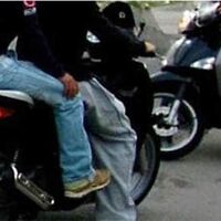 Torre Annunziata, allarme sul lungomare: «Moto e scooter tra i pedoni, si rischia la tragedia»