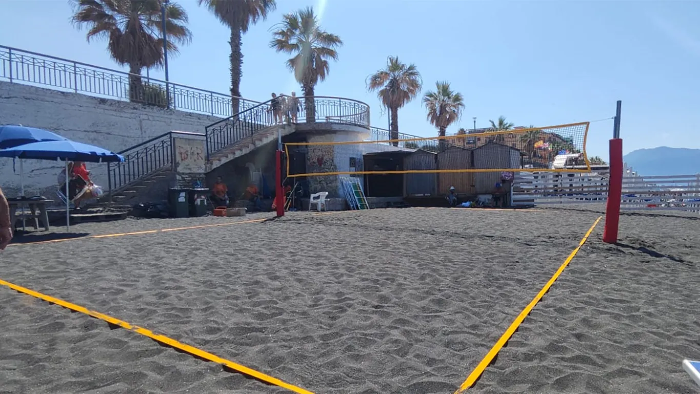 Torre del Greco, beach volley gratuito sulla Litoranea: nasce il campo libero per tutta l'estate