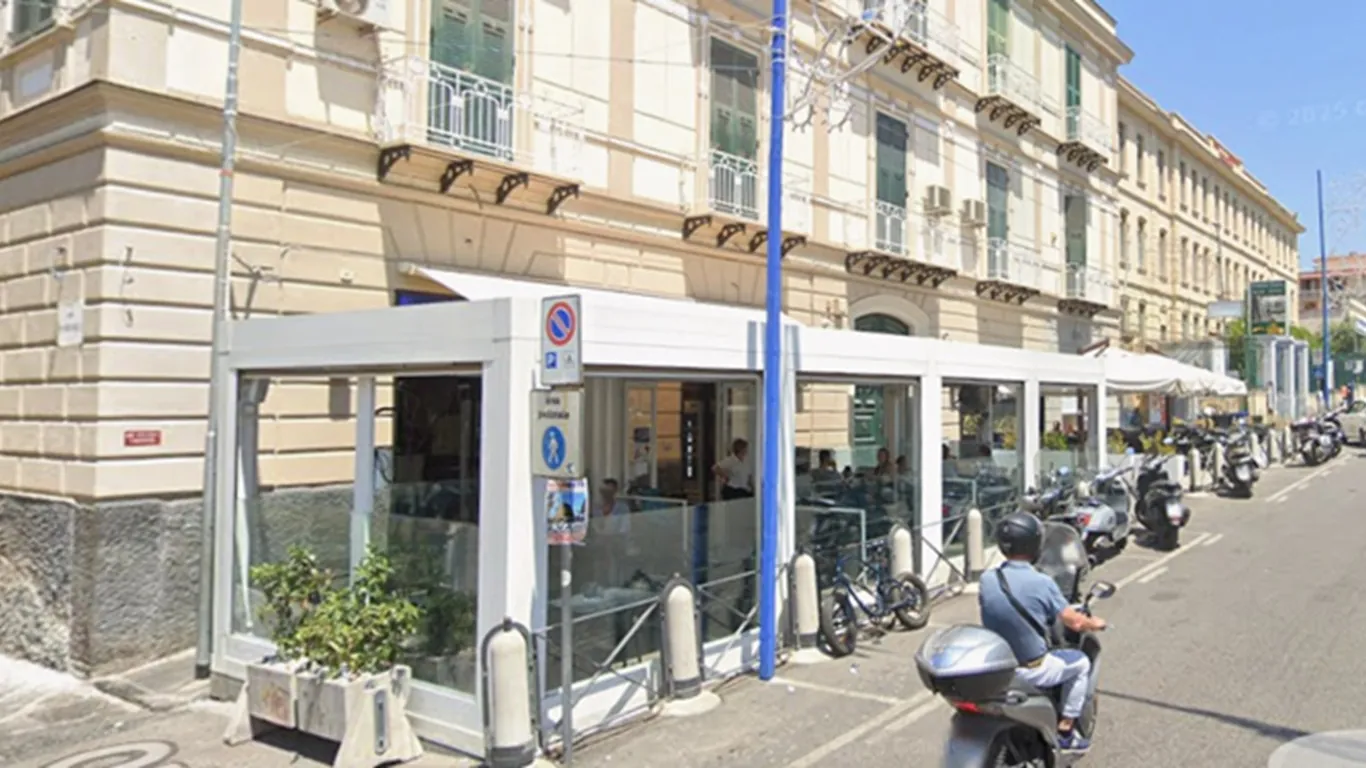 Torre del Greco, negozi aperti dalle 5 del mattino: il sindaco modifica l'ordinanza