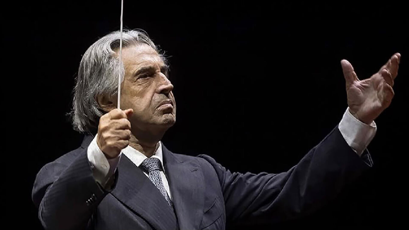Pompei, Riccardo Muti accende il mito all'Anfiteatro: quando la musica sposa l'eternità