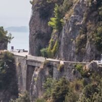 Costiera Amalfitana, Confesercenti contro il divieto ai bus turistici: «Scelta inaccettabile»