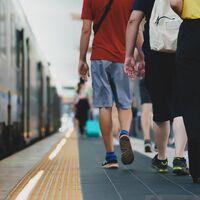 Malore alla Stazione Centrale di Napoli: salvato da Esercito e Polizia con il defibrillatore