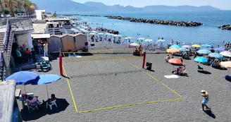 Torre del Greco, vandalizzato il campo di beach volley sulla Litoranea: subito ripristinato