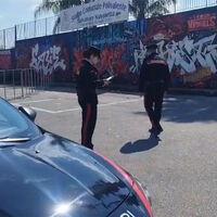 Accoltella due coetanei per gelosia: minorenne arrestato per tentato omicidio