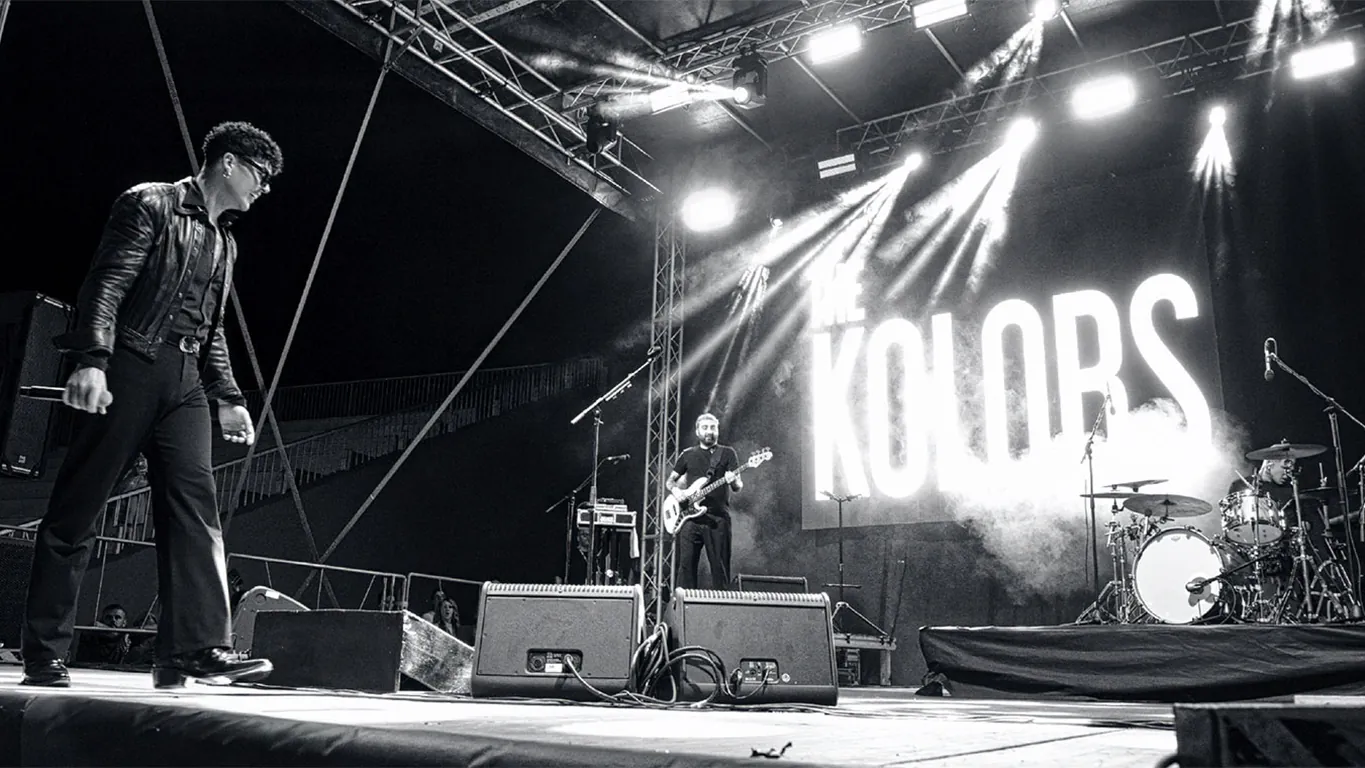 Torre Annunziata, oltre 2.000 persone per i The Kolors al Maximall Pompeii