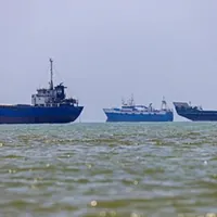 Iran chiude lo Stretto di Hormuz: "Non passa nessuna nave". Usa lanciano nuovi attacchi