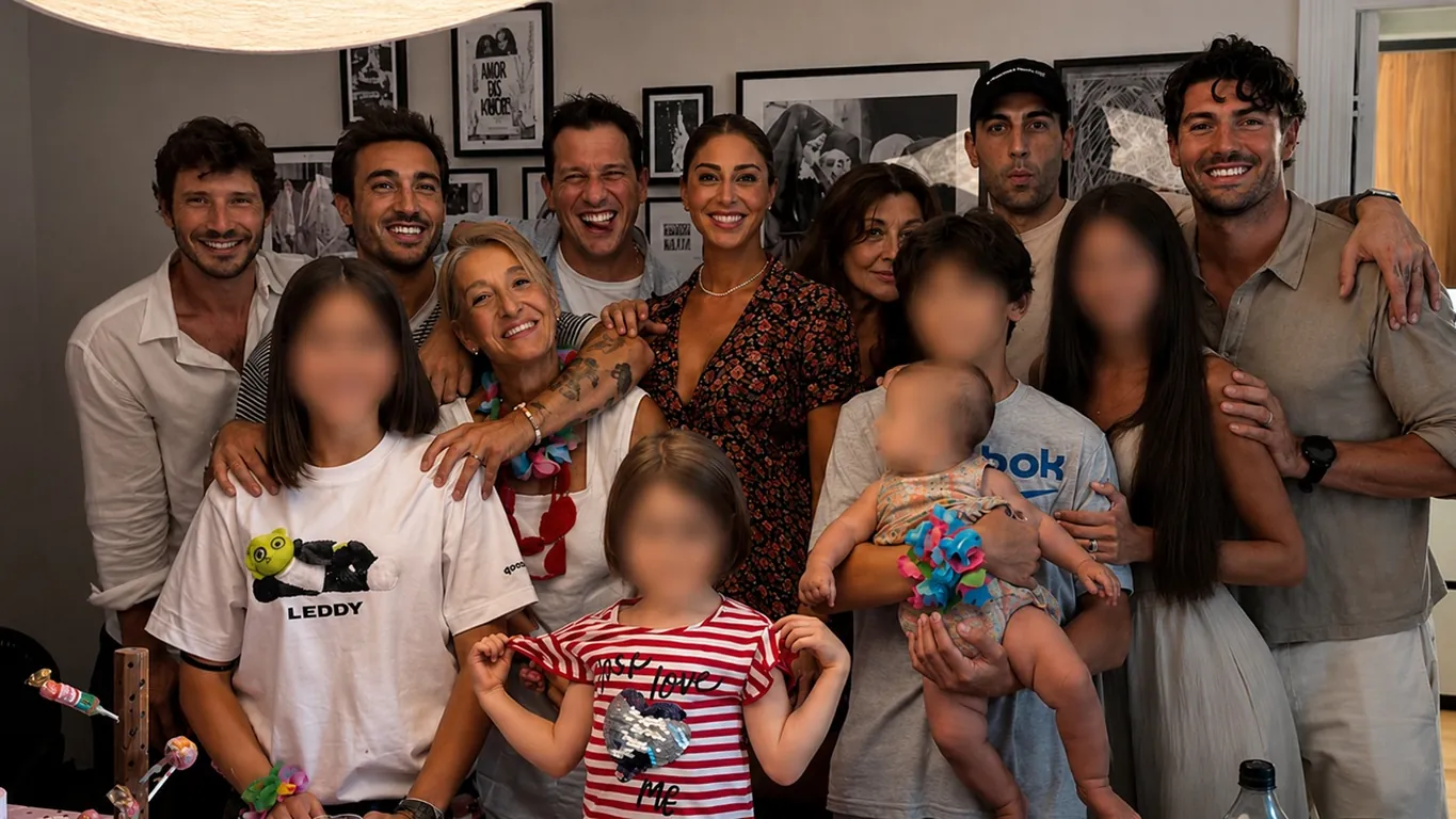Belen Rodriguez riunisce Stefano De Martino e Antonino Spinalbese: la foto del compleanno di Luna Marì conquista tutti
